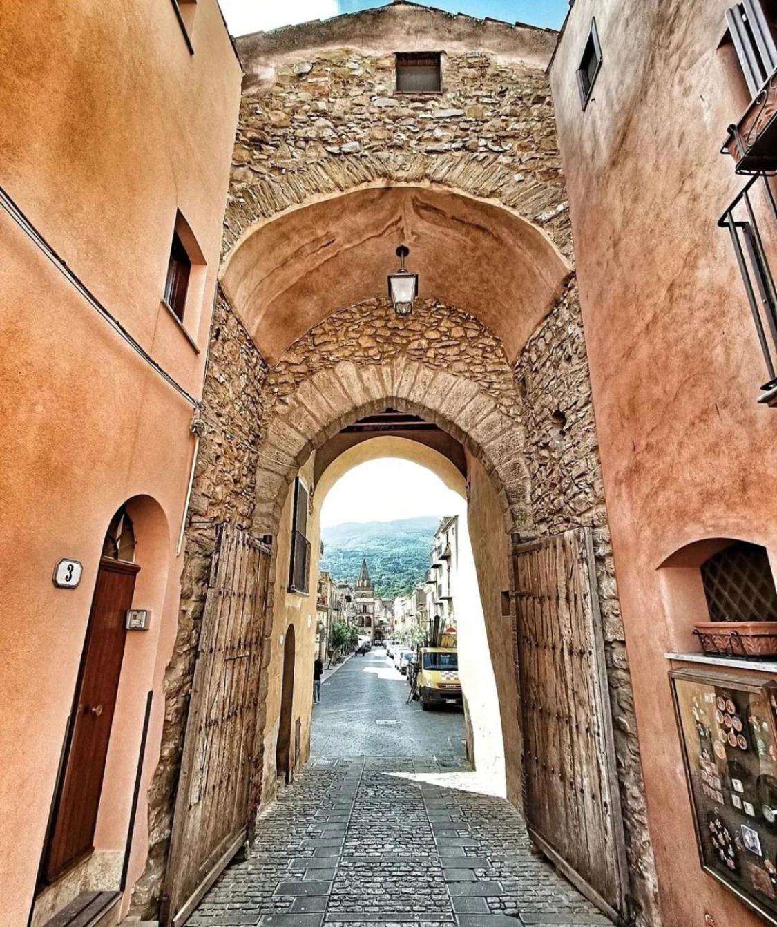Porta San Paolo House Aparthotel Кастелбуоно Екстериор снимка
